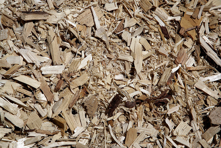 Recycling without compromising quality. The raw material wood in the form of wood chips.