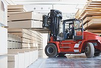 Storage technology A forklift in the warehouse that lifts straight products.
