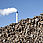 Ein Stapel langes Holz