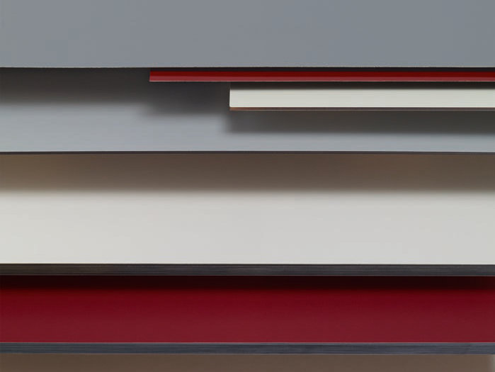 Duropal HPL compact Een stapeling van producten met verschillende varianten van Compacte panelen