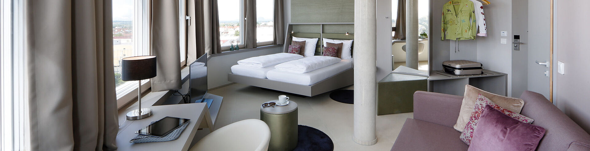 Vista interna di un hotel Vista interna di un hotel con prodotti Pfleiderer