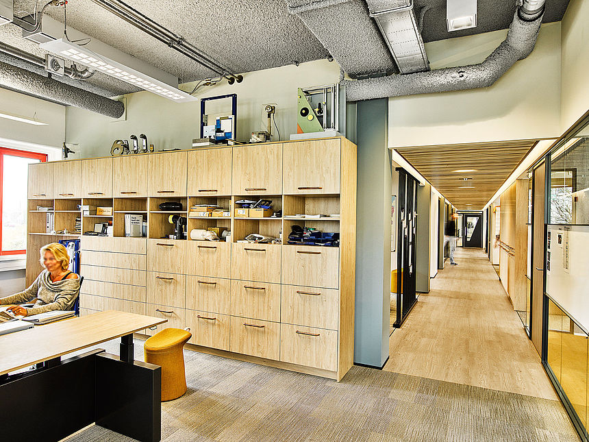 Pfleiderer DecoBoard in the application field of an office The Geberit office building in Nieuwegein, Netherlands, equipped with furniture from DecoBoard by Pfleiderer.