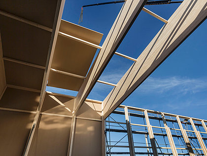 Construction The construction of the warehouse Nützeln, in which a slab is being lifted onto the roof by crane.