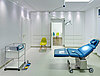 Una sala di trattamento arredata con la superficie MicroPLUS® di Pfleiderer.