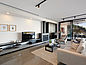 Příjemný obývací pokoj vybavený nábytkem vyrobeným z produktů společnosti Pfleiderer.