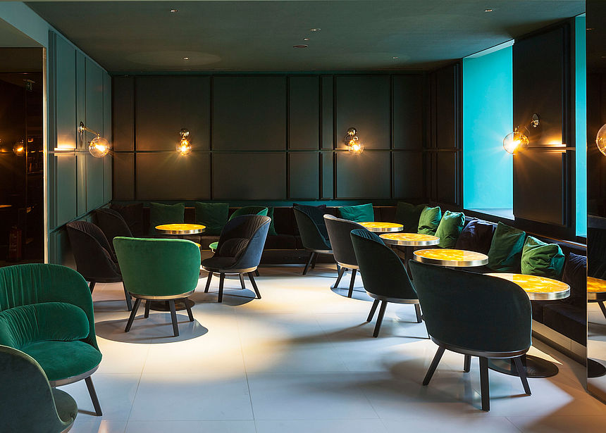 La grande area dell'Hotel "Le Meridien" a Vienna Un'invitante zona louge dai colori caldi ed eleganti