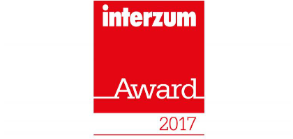 Interzum Award 2017 Het logo van de interzum award met witte letters op een rode achtergrond